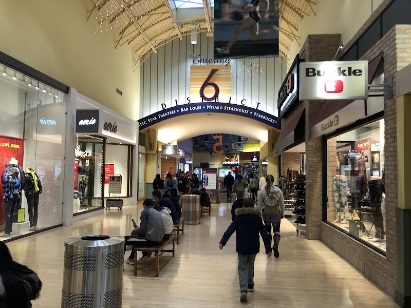 Great Lakes Crossing Outlets