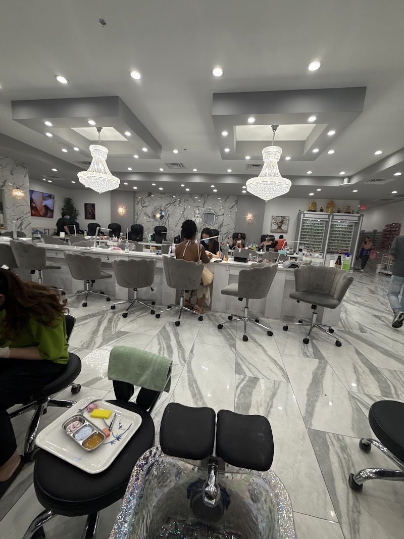 Lux's Nail Lounge
