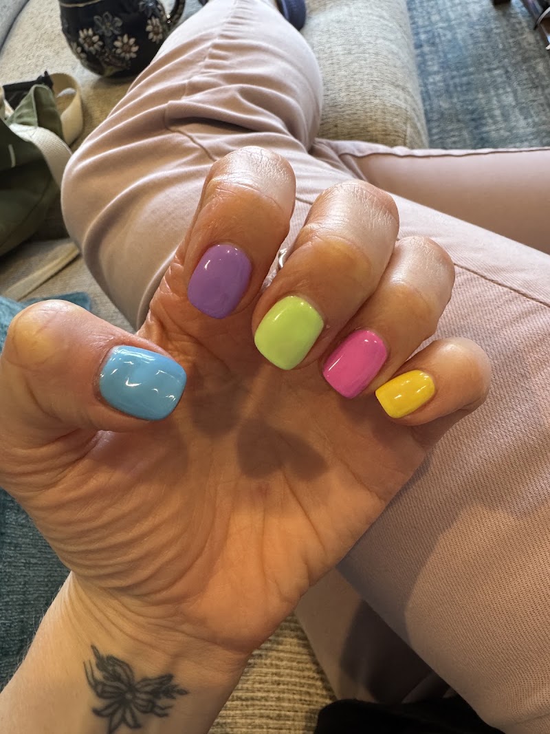 Lily & Mimi Nails Studio