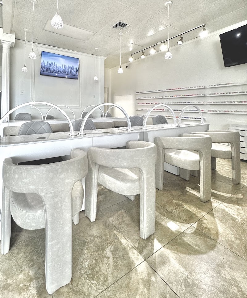 AURA NAILS CLEARWATER