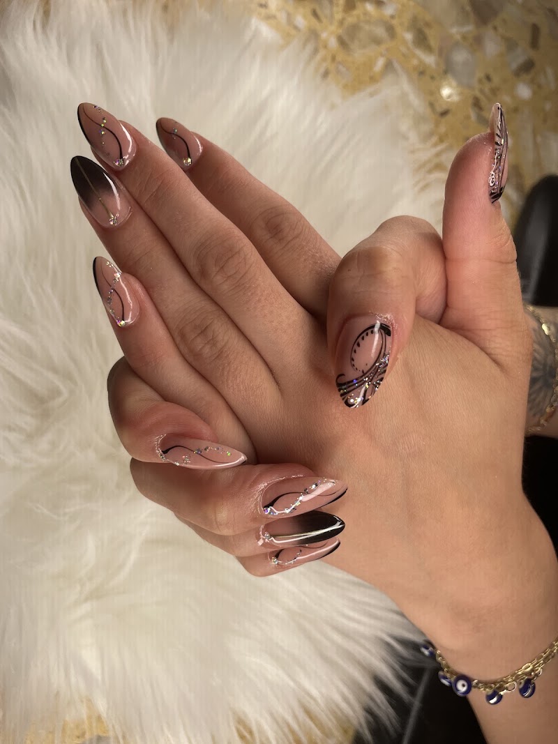 Friendly Nails