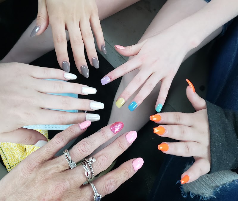 Lucky Nail Salon