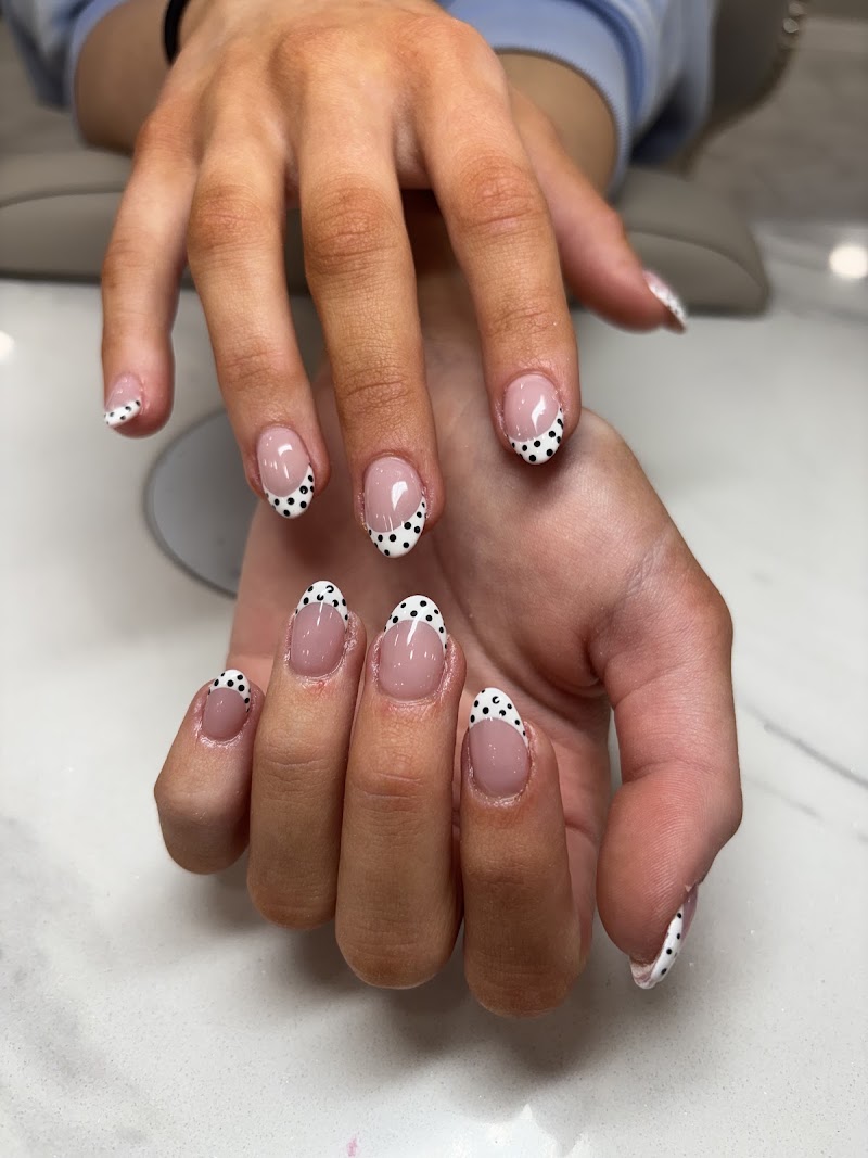 Gossip Nails