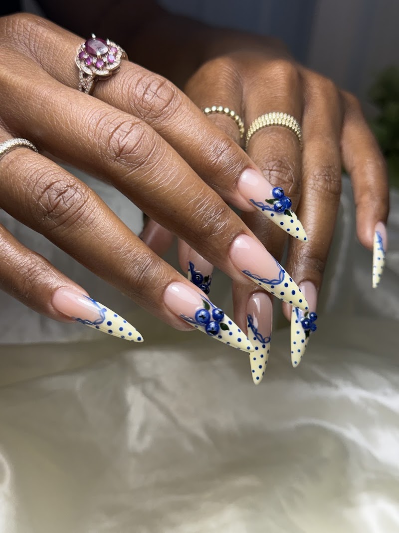 Aura Nail Studio