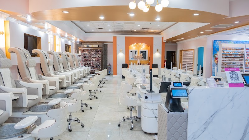 LEE NAILS SPA & BAR