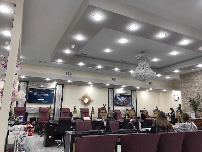 Lavish Nail Lounge