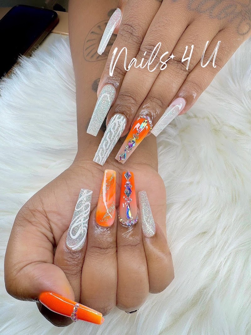 NAILS 4 U