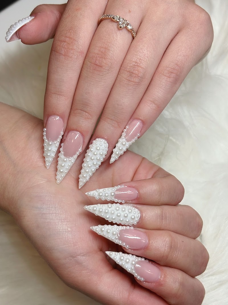 Le Chic Nail Salon