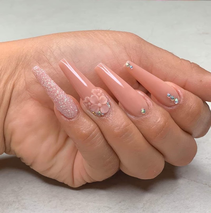 La Jolie Nails & Spa
