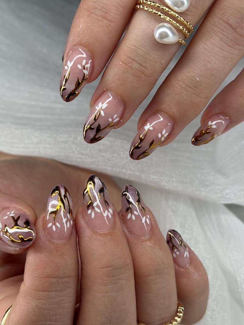Luna Nails Studio in LuxSpace