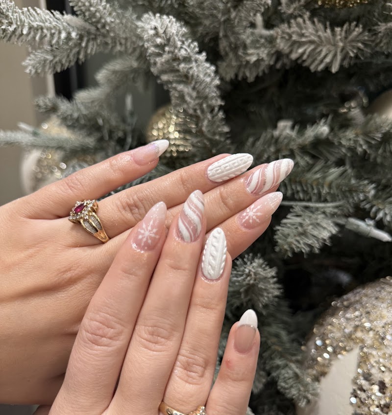 LUX NAIL LOUNGE AT AVALON