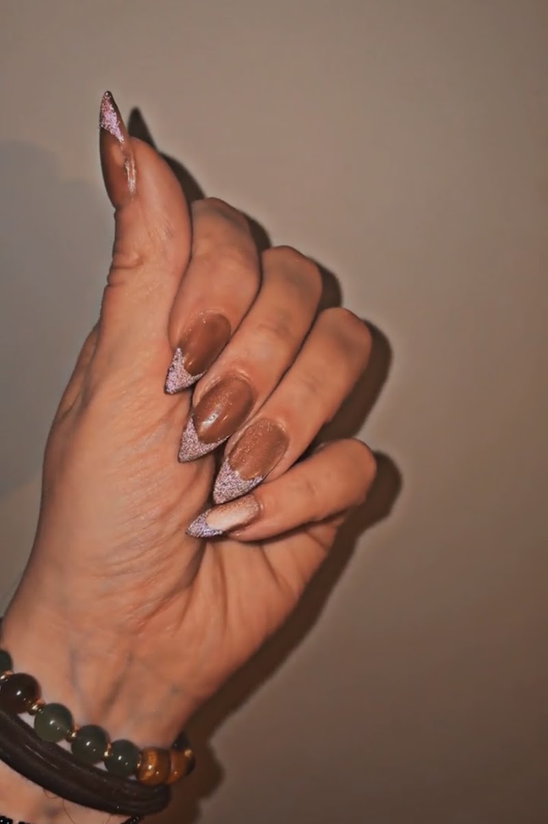 SAINT NOIR NAIL BAR